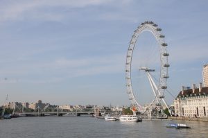 Mit 135 Metern ist das London Eye das höchste Riesenrad der Welt - und Erlebnis pur. Jede der 32 Gondeln fasst bis zu 25 Besucher.